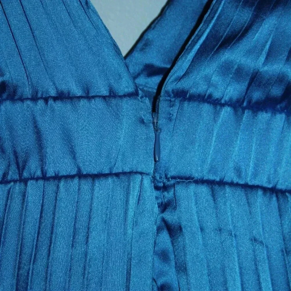 NWOT Sincerely Jules Pleated Blue Silky Satin Backless Deep V Neck Mini Dress S - Picture 12 of 13